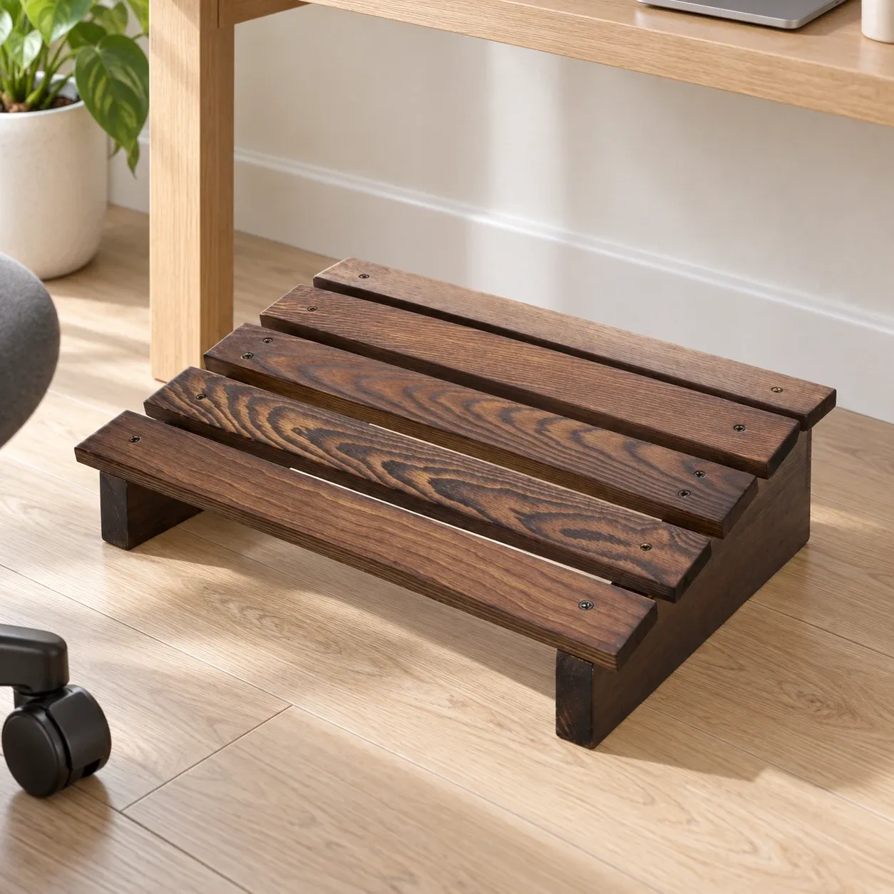 Arthur Angled Footrest lead view